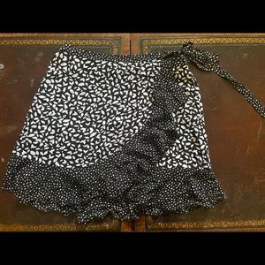 BANANA REPUBLIC floral wrap skirt size 6